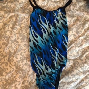TYR DURAFAST SIZE 34